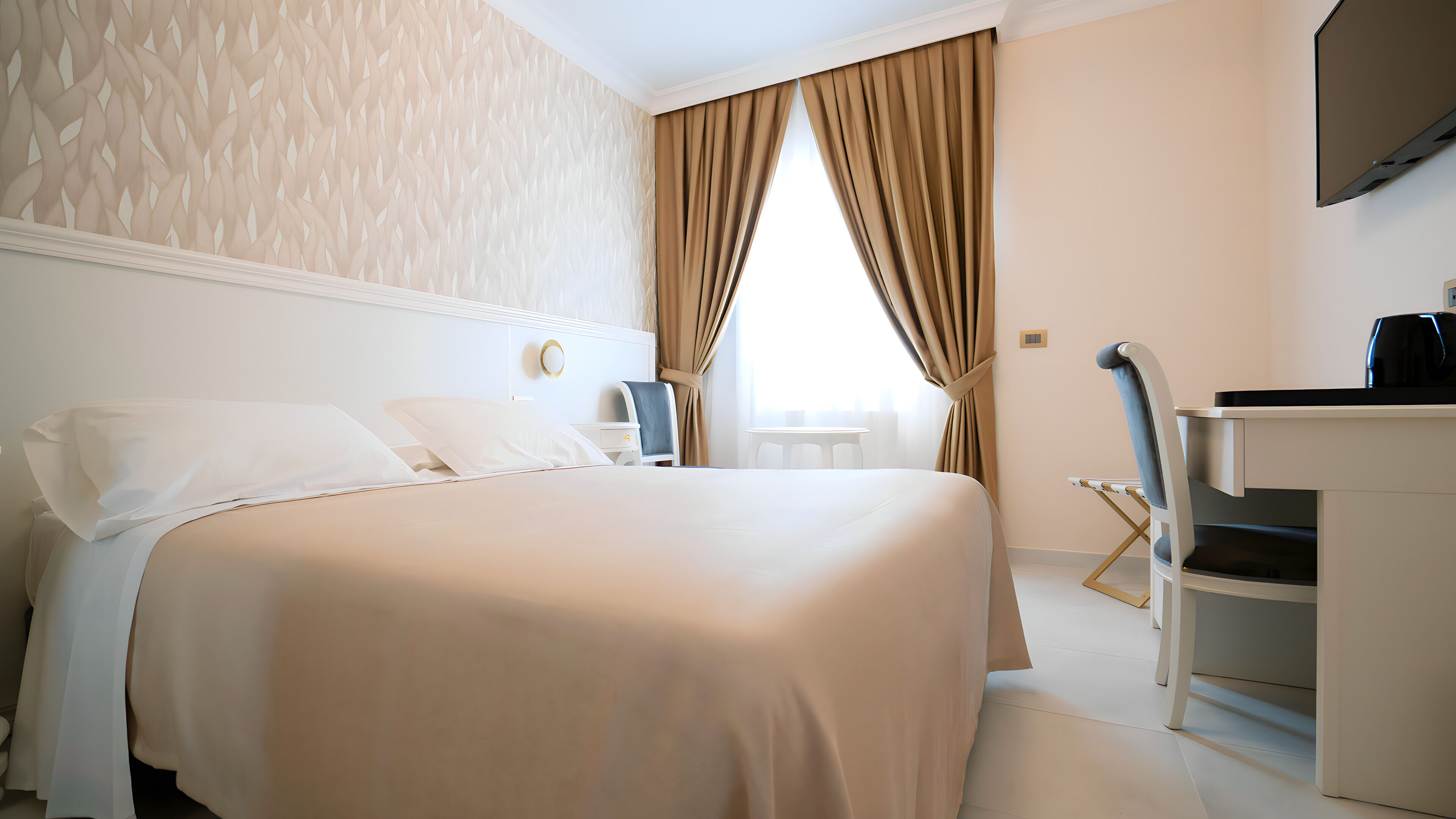 Basic-Doppelzimmer zur Einzelnutzung | Zimmersafe, Verdunkelungsvorhänge, kostenloses WLAN