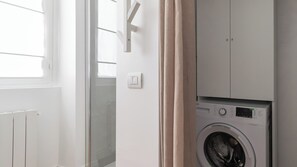 Apartment (1 Bedroom) | Bathroom | Shower, bidet - Italianway - Rovereto 9 (Milan)