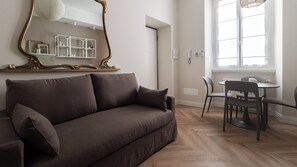 Apartment (1 Bedroom) | Living area | TV - Italianway - Rovereto 9 (Milan)