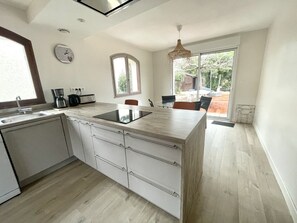 Fridge, microwave, oven, dishwasher - Villa Atuona by Agence Bru - 413883 (Lacanau)