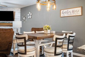 Dining - Luxury Lakefront Condo with Stunning Views, Relax & Recharge Here! (Branson)