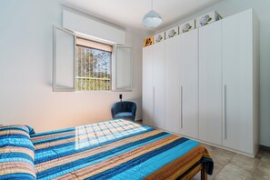 2 chambres, fer et planche à repasser