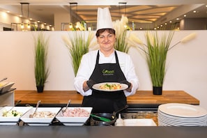 Desayuno buffet todos los días (con cargo)