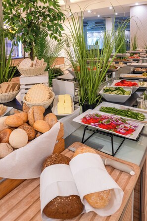 Daily buffet breakfast for a fee