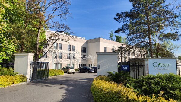Green Garden Hotel - Varsó