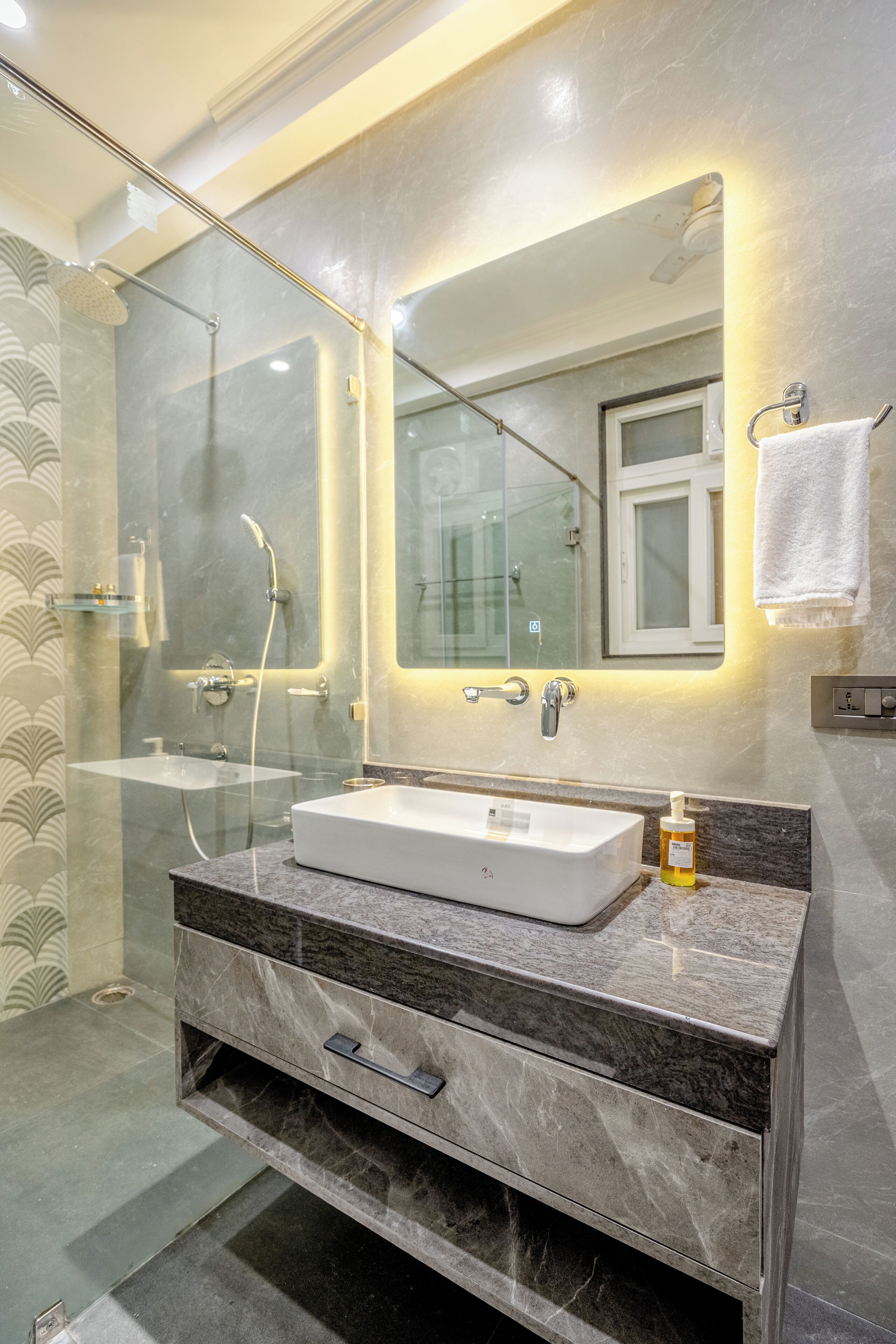 Comfort Double Room, Non Smoking | Bilik Mandi | Pancuran mandi, pengering rambut, tuala disediakan, sabun 