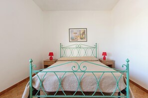 2 chambres, fer et planche à repasser