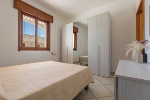 2 chambres, fer et planche à repasser