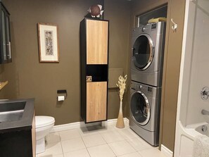 Hair dryer, towels, soap, shampoo - Large, fully-equipped apartment - private access (ideal for visiting Quebec City) (Lévis)