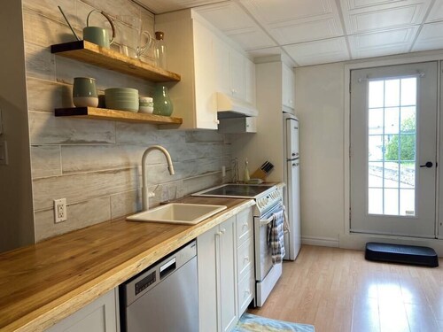 Large, fully-equipped apartment - private access (ideal for visiting Quebec City)