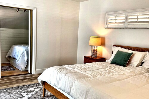Walk to Beach, Dining, Shops, Screen Patio, Game Room, Hobe Sound Zeus Park