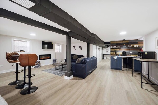 Smart TV, fireplace, offices