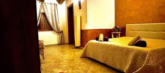 Jenny's House 5 minutes from the A1 Caianello exit.