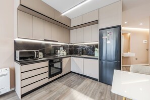 Fridge, microwave, oven, stovetop