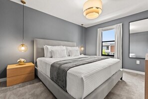 3 chambres, fer et planche à repasser, Wi-Fi, draps fournis