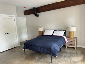 2 quartos, ferros/tábuas de passar roupa, Wi-Fi, roupa de cama