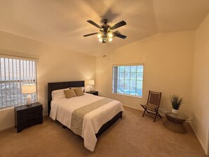 3 室のベッドルーム、アイロン / アイロン台、WiFi (無料)、ベッドシーツ