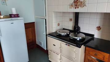House | Private kitchen | Fridge, microwave, oven, stovetop