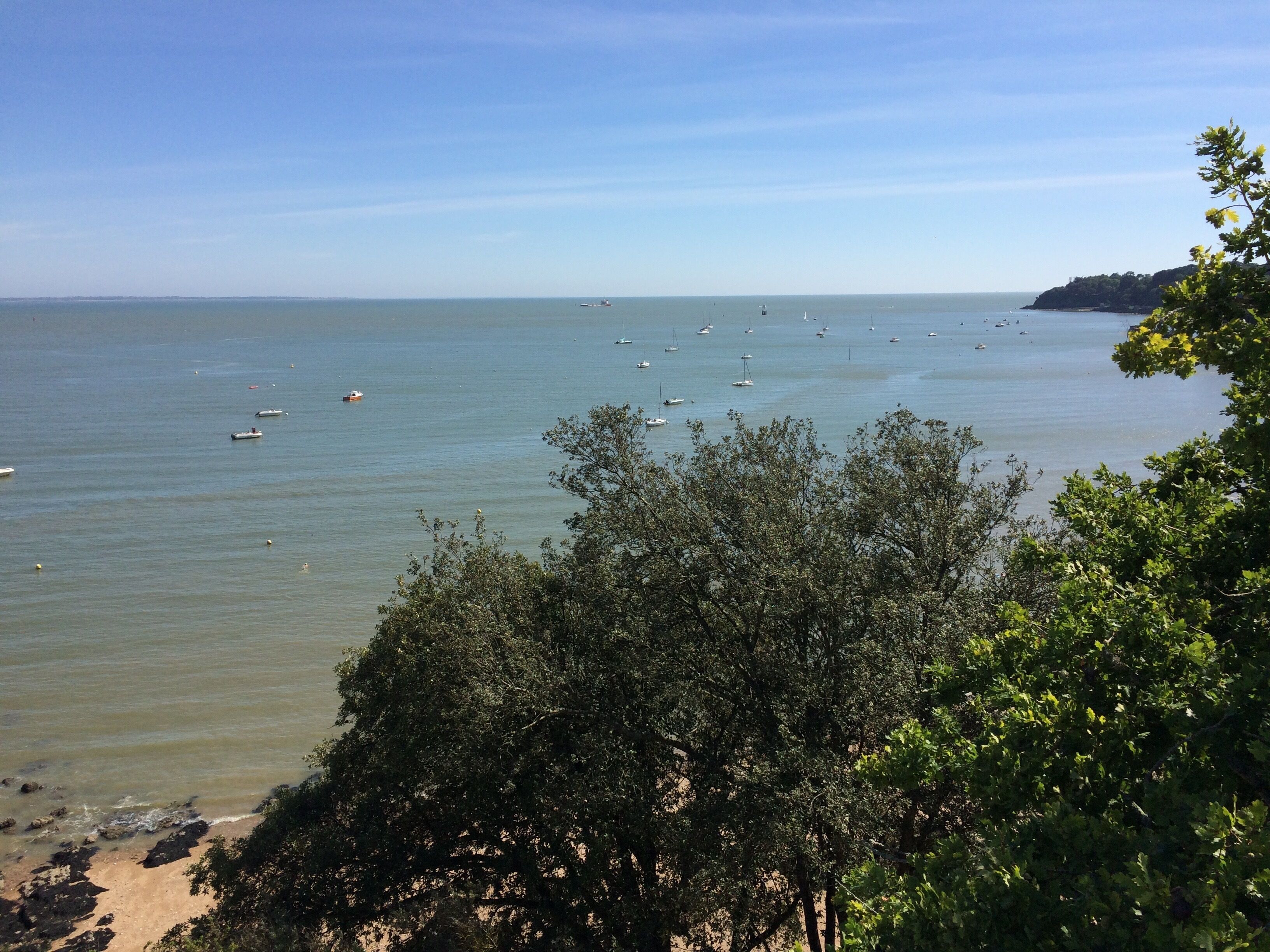 Chaises longues, serviettes de plage