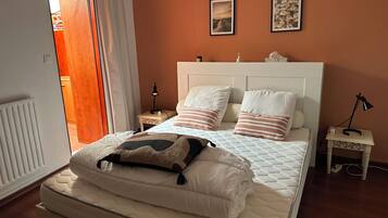 4 chambres, fer et planche à repasser, Wi-Fi gratuit, draps fournis