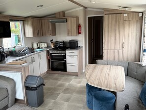 アパートメント | 専用キッチン | 冷蔵庫、電子レンジ、オーブン、コンロ