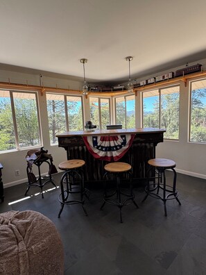 Interior - *NEW* Mtn view retreat! Pets! 3 min Dtwn/Pooltable (Prescott)