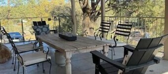 *NEW* Mtn view retreat! Pets! 3 min Dtwn/Pooltable