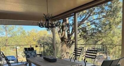 *NEW* Mtn view retreat! Pets! 3 min Dtwn/Pooltable