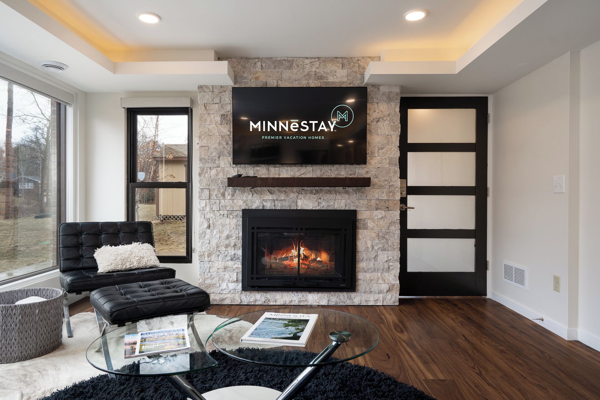 House (2 Bedrooms) | Living room | TV, fireplace, books