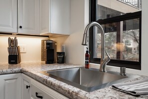 House (2 Bedrooms) | Property amenity - Bassett Creek Retreat (Golden Valley)