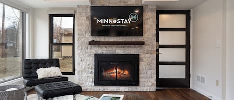 House (2 Bedrooms) | Living room | TV, fireplace, books