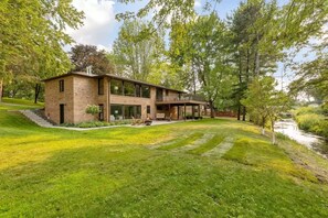 House (2 Bedrooms) | Property amenity - Bassett Creek Retreat (Golden Valley)