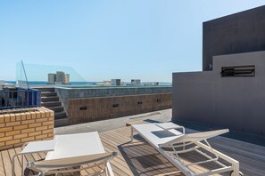 Terrace/patio - Sea Point Designer Stay | Walk to Beach and Dining (Cape Town)