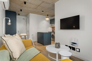 TV - Sea Point Designer Stay | Walk to Beach and Dining (Cape Town)