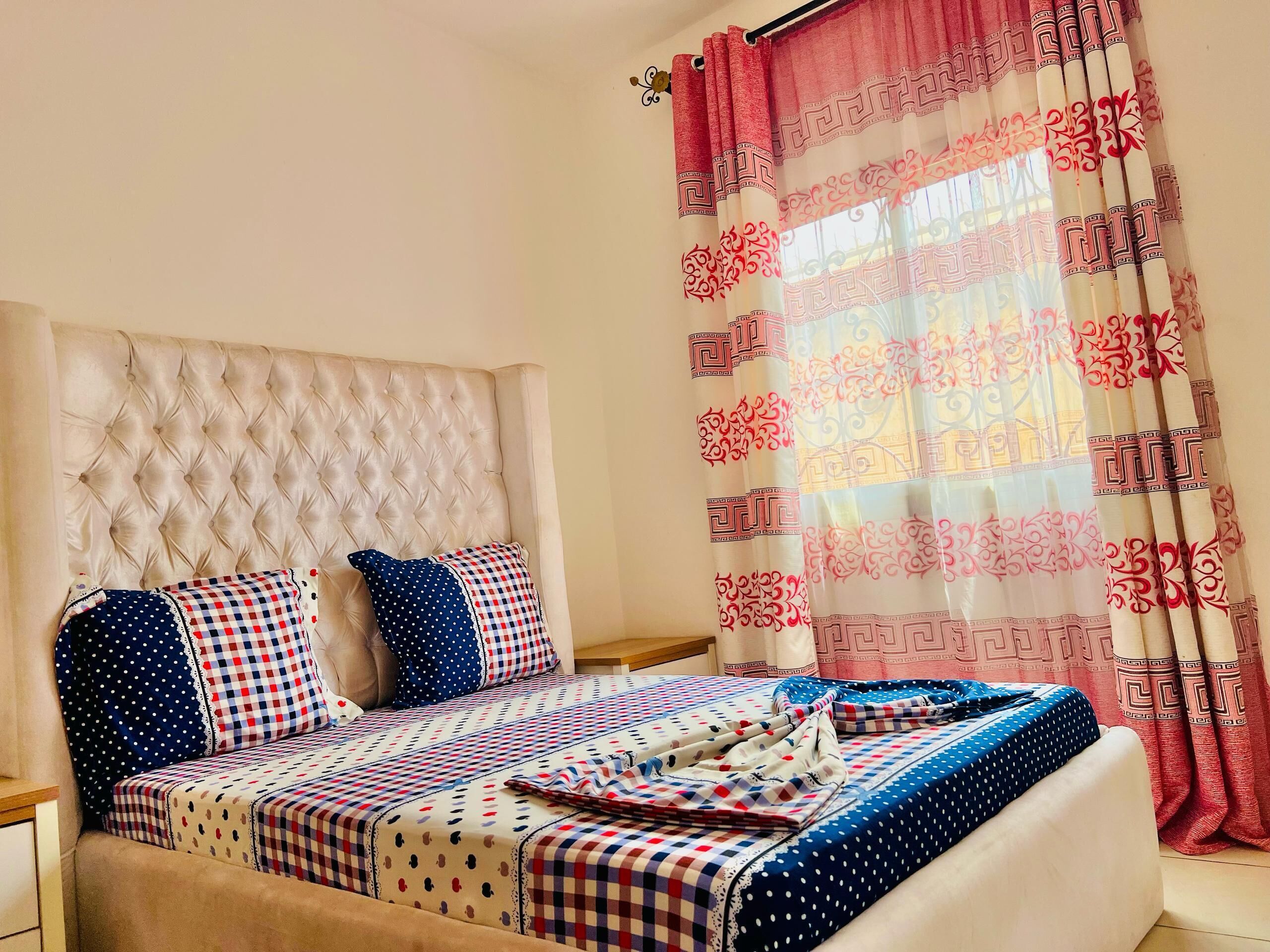 4 chambres, fer et planche à repasser, Wi-Fi, draps fournis