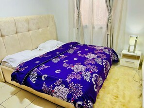 4 bedrooms, iron/ironing board, WiFi, bed sheets