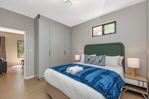 1 bedroom, iron/ironing board, internet, bed sheets