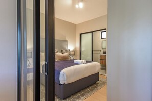 1 chambre, fer et planche à repasser, accès Internet, draps fournis