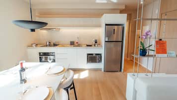 Apartment | Private kitchen | Cookware/dishes/utensils, dining tables