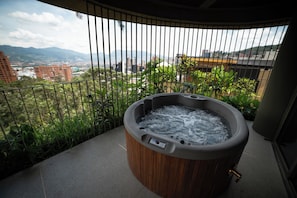 Premium Suite, Hot Tub, City View | Terrace/patio
