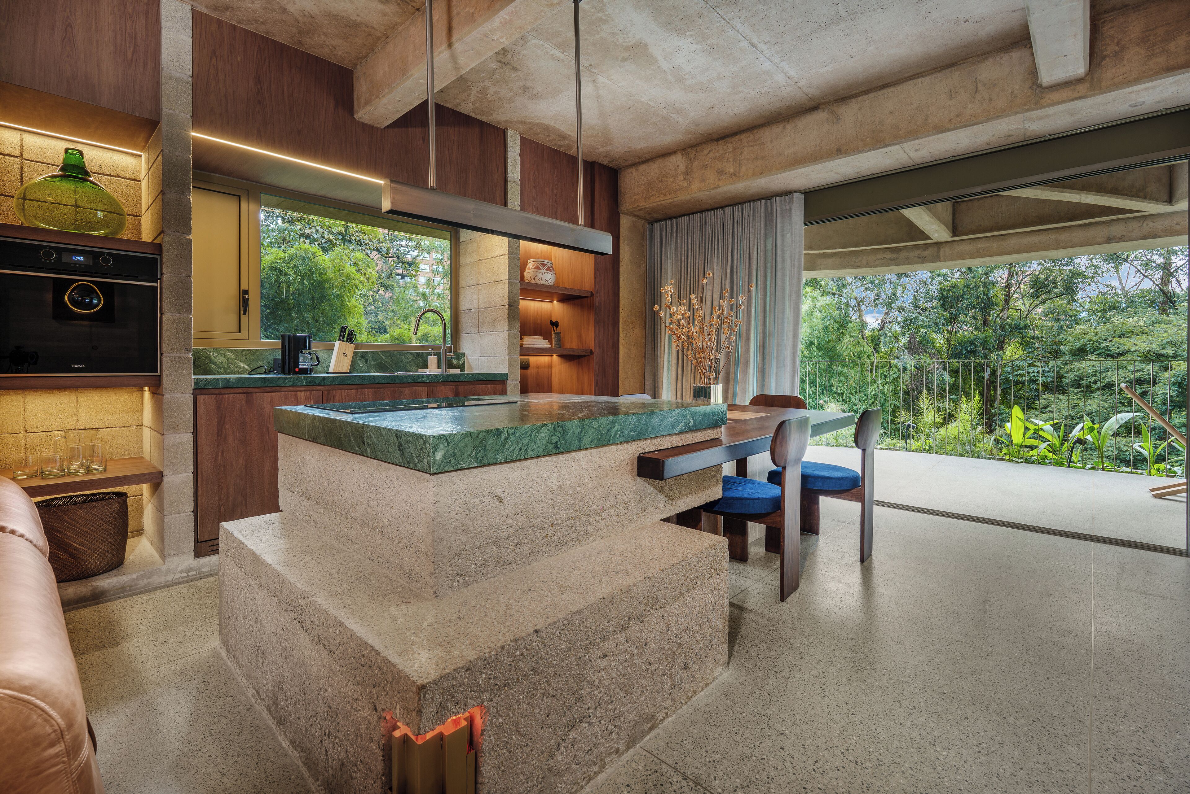 Senior Studio, Balcony, City View | Living area