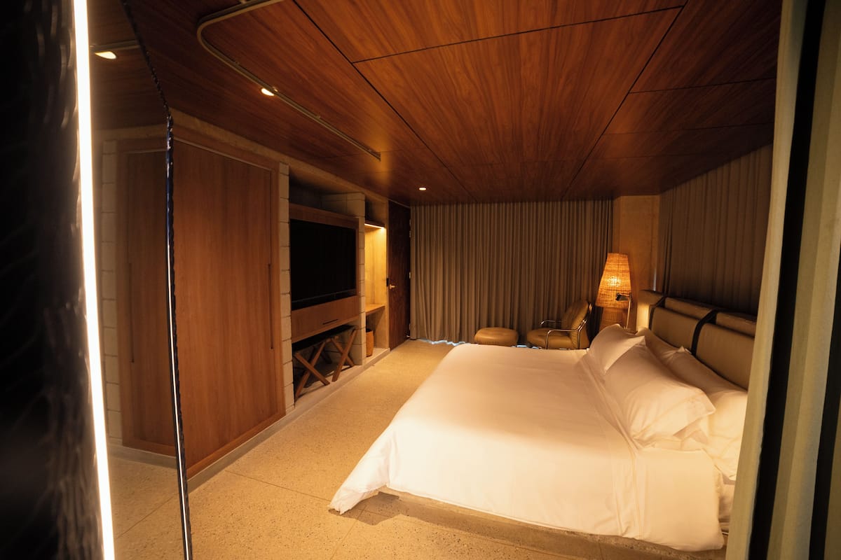 Premium Suite, Hot Tub, City View