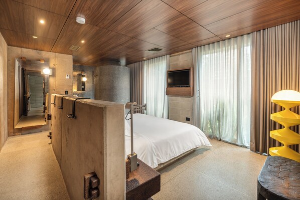 City Studio Suite | Premium bedding, in-room safe, blackout drapes, iron/ironing board - 23 Living (Medellín)