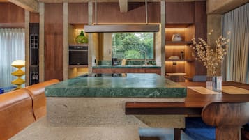 Senior Studio, Balcony, City View | Living area