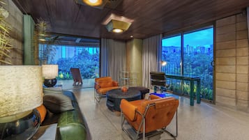 Suite Premium, bañera de hidromasaje, vistas a la ciudad | Zona de estar