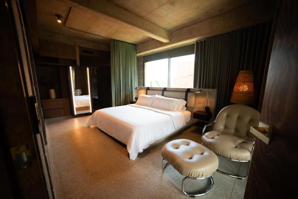 Superior Studio, Hot Tub | Premium bedding, in-room safe, blackout curtains