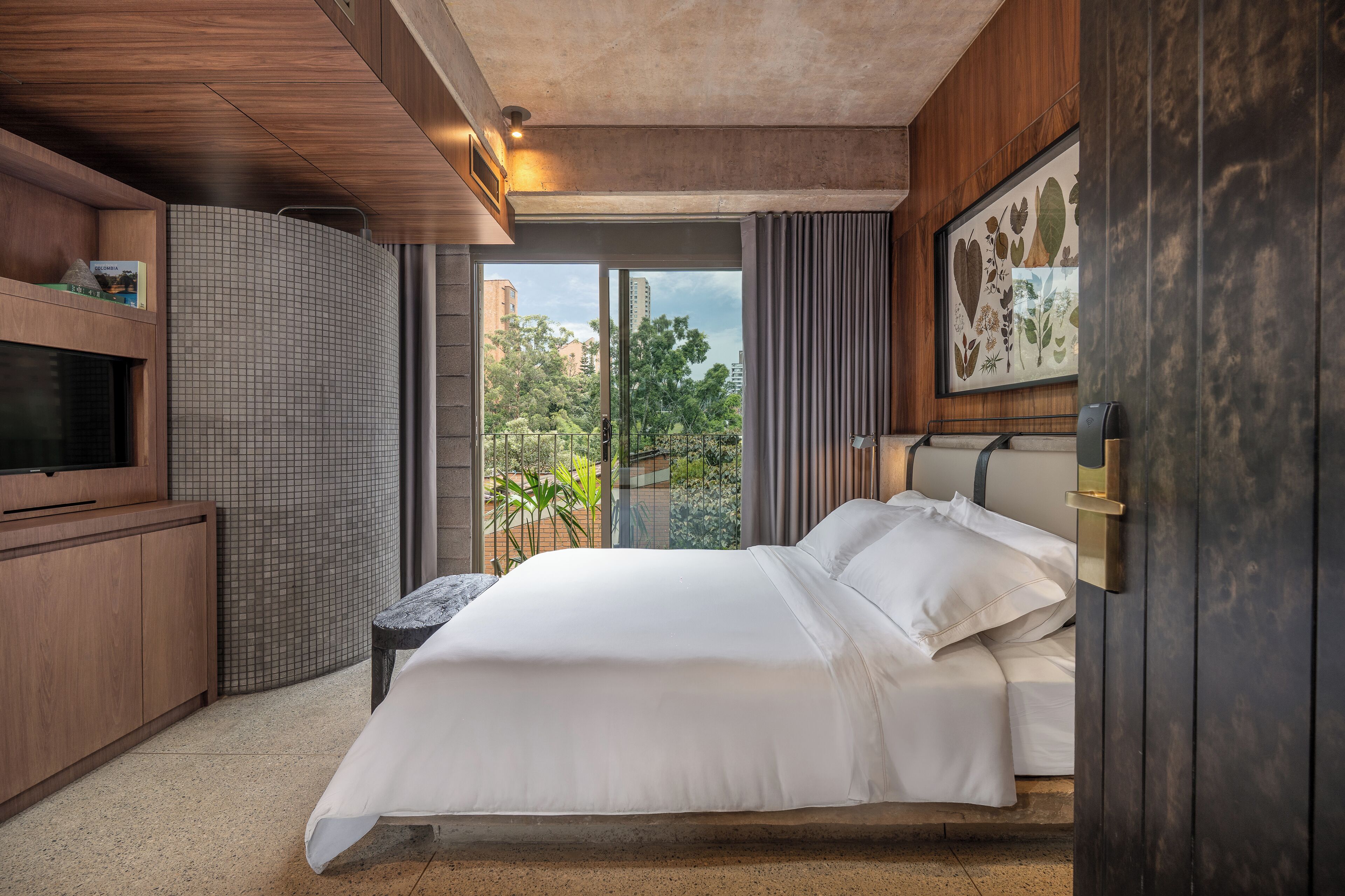 Standard Room, City View | In-room safe, desk, blackout drapes, iron/ironing board