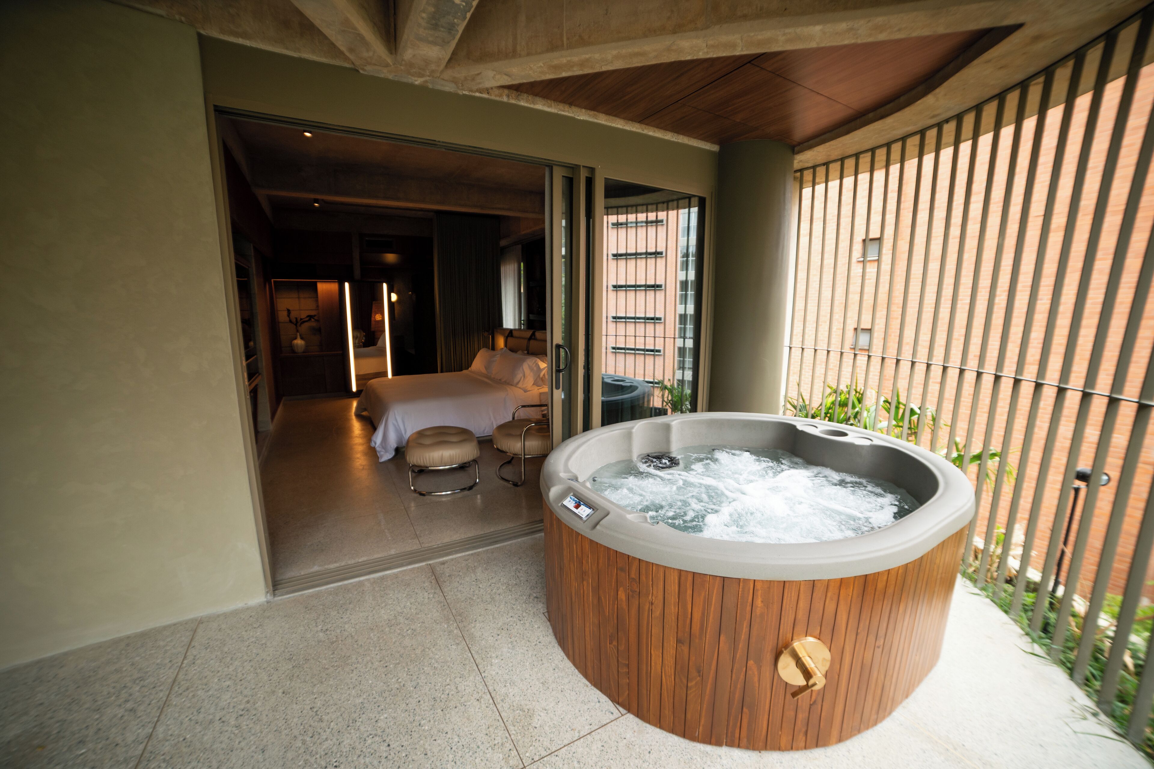 高級開放式客房, 熱水浴缸 | 露台/庭院