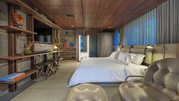 Premium Suite, Hot Tub, City View | Premium bedding, in-room safe, blackout drapes