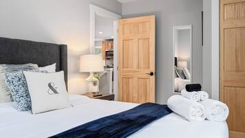 3 bedrooms, desk, iron/ironing board, free WiFi